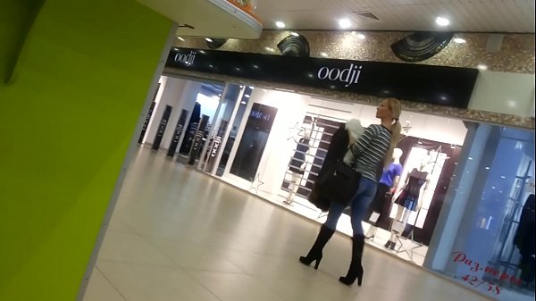 Süpermarkette havalı piliç.